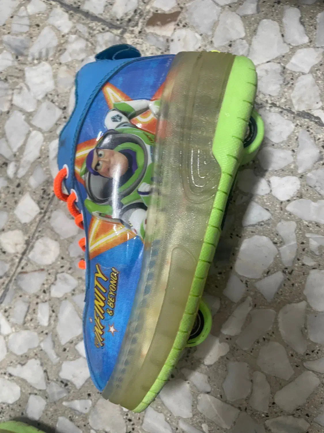 کفش اسکیتی سایز ۳۲|دوچرخه، اسکیت، اسکوتر|تهران, سلیمانی|دیوار