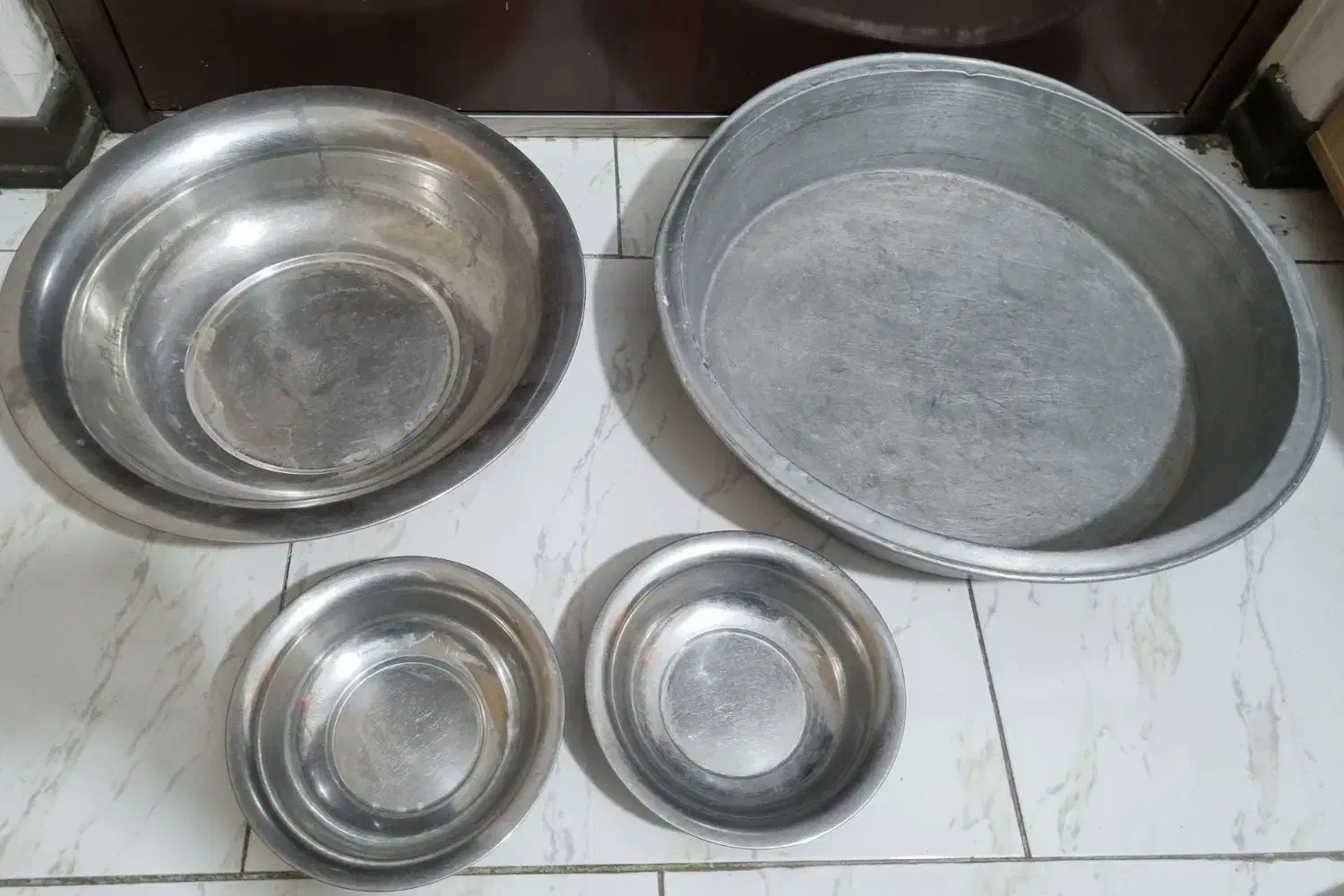 ۴ عدد تشت و کاسه روحی ، استیل قدیمی|کلکسیون اشیاء عتیقه|اندیشه, اندیشه فاز ۱|دیوار