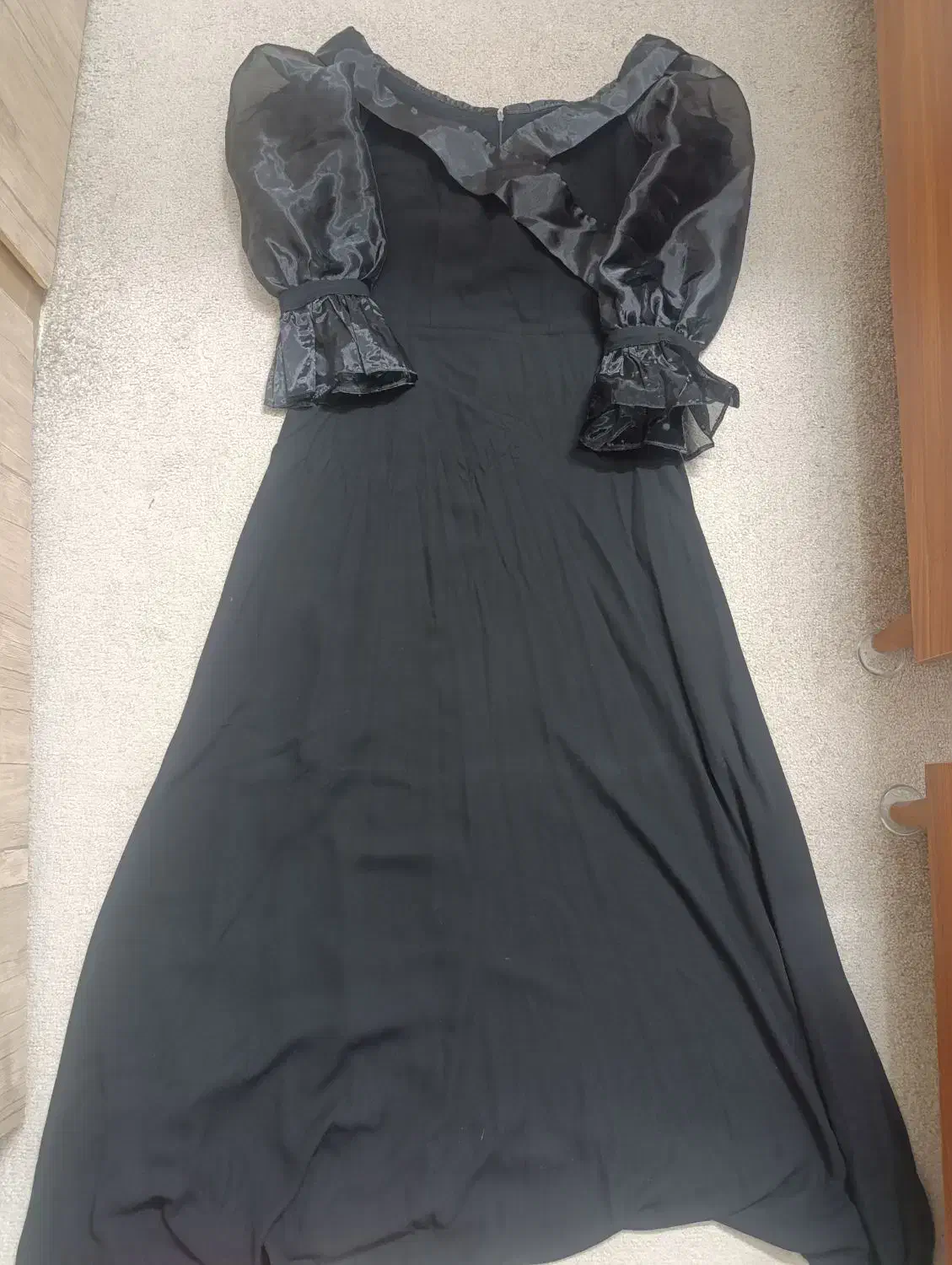 پیراهن|لباس|گرمسار, |دیوار