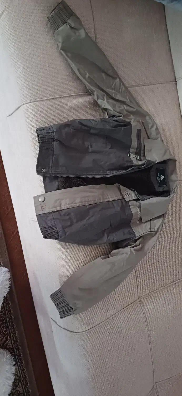 مقداری لباس زمستونی|لباس|زنجان, |دیوار