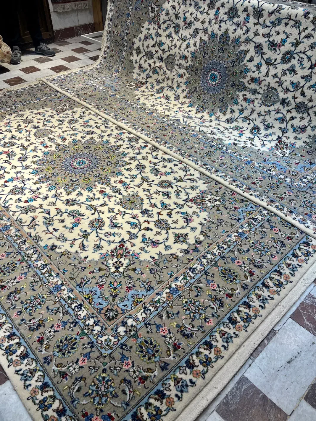 فرش دستباف جفت۶متری کرم کاشان گل ابریشم دستبافت|فرش|تهران, مولوی|دیوار
