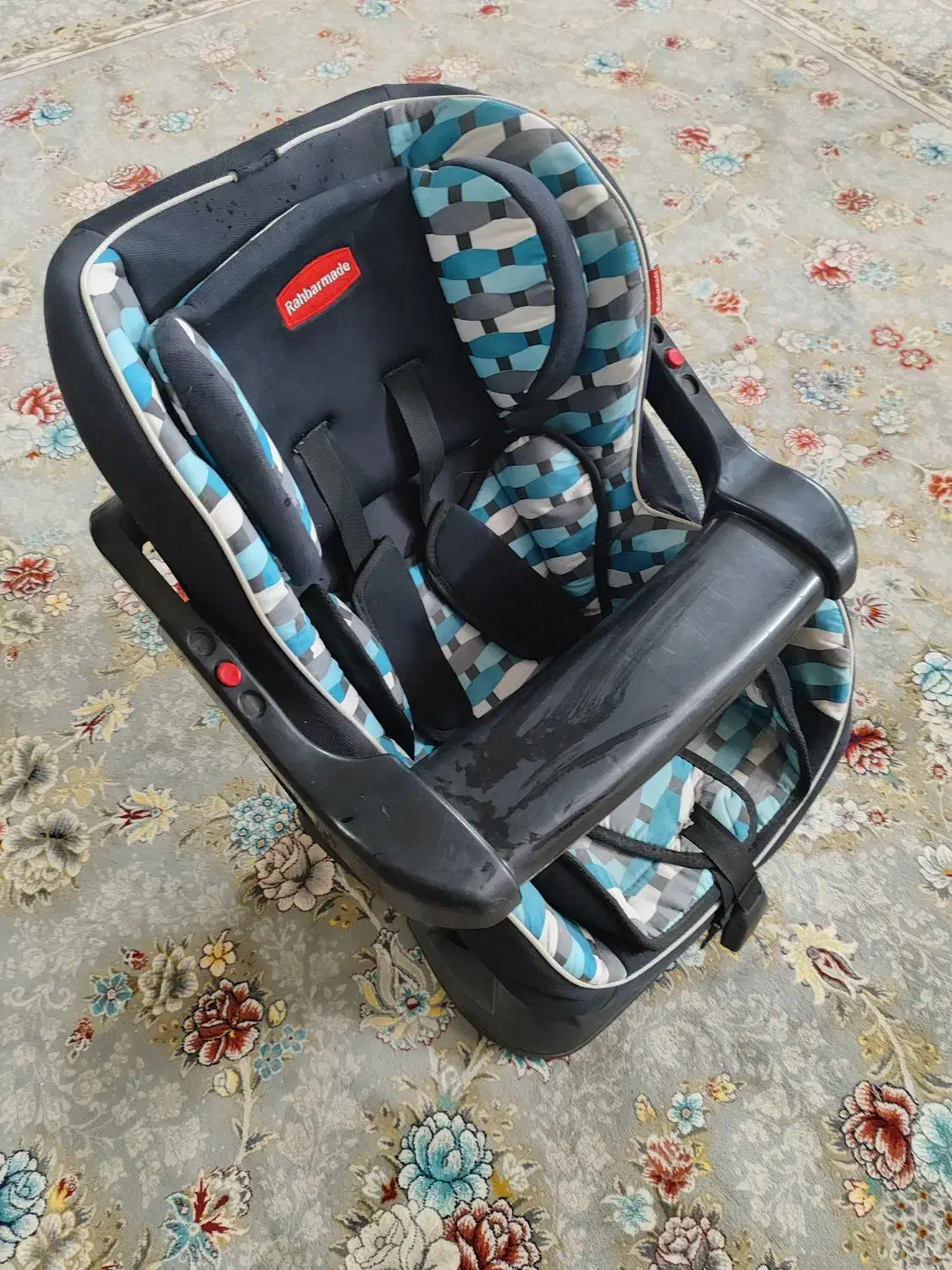 صندلی ماشین بچه سالم|تخت و صندلی بچه|نهاوند, |دیوار