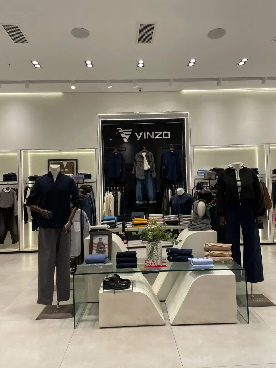 استخدام (خانم و آقا) در فروشگاه‌های وینزو|استخدام بازاریابی و فروش|تهران, مینی‌سیتی (شهرک نفت)|دیوار