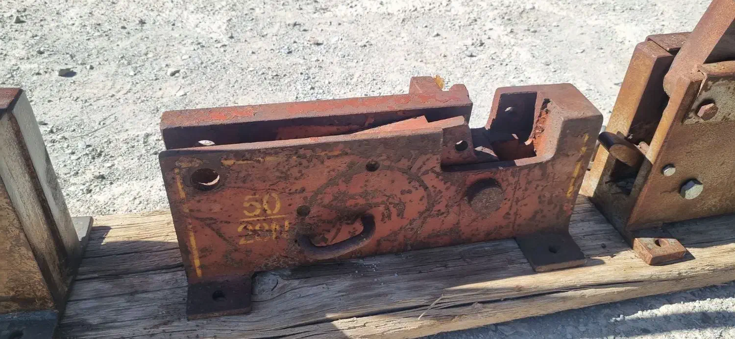 قیچی میلگرد بر فولادی قدیمی در حد نو|ابزارآلات|زاهدان, |دیوار