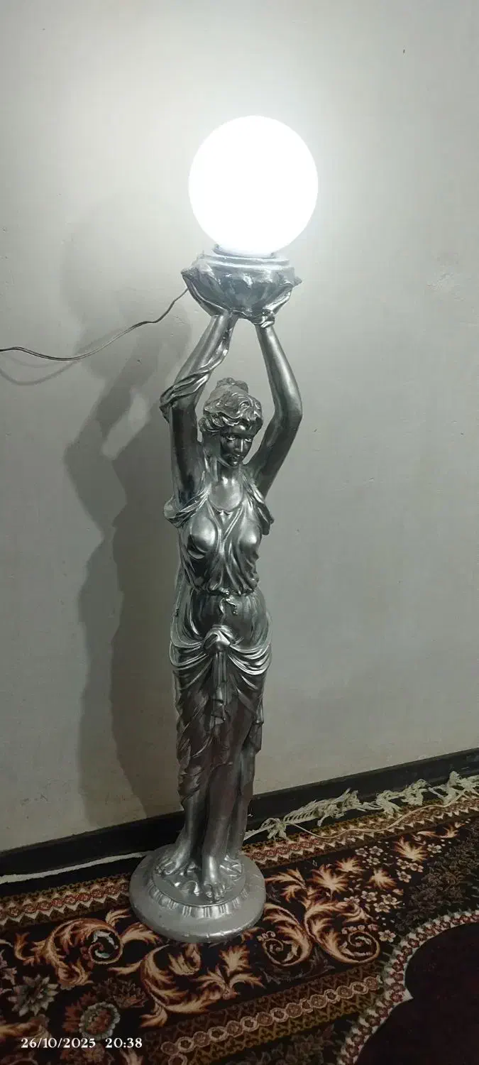 کنارسالنی|چراغ خواب و آباژور|قرچک, پویینک|دیوار