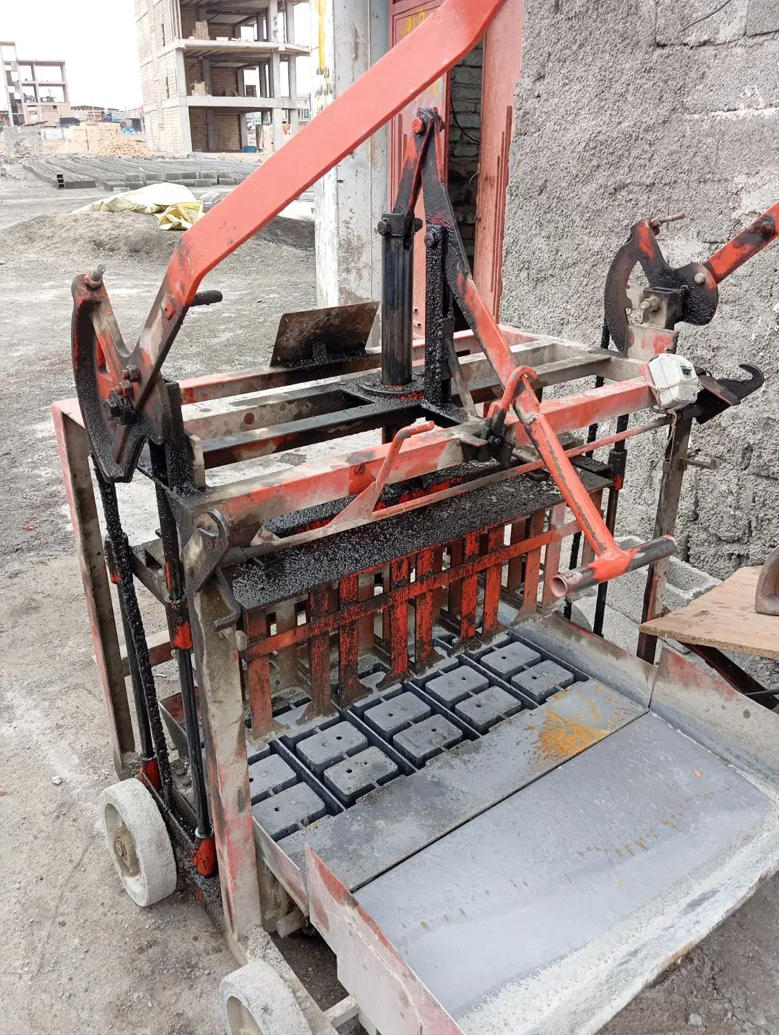 دستگاه بلوک|ماشین‌آلات صنعتی|رباط‌کریم, رباط‌کریم|دیوار