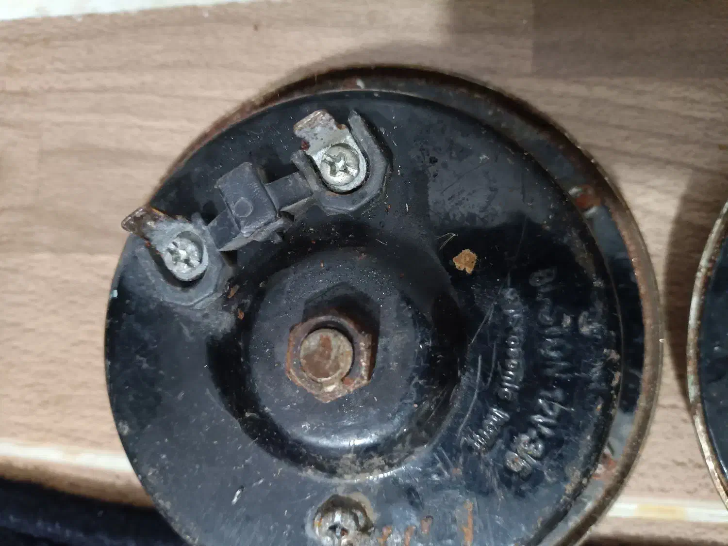 بوق ده یازده|قطعات یدکی و لوازم جانبی|لاهیجان, کوی استادان|دیوار