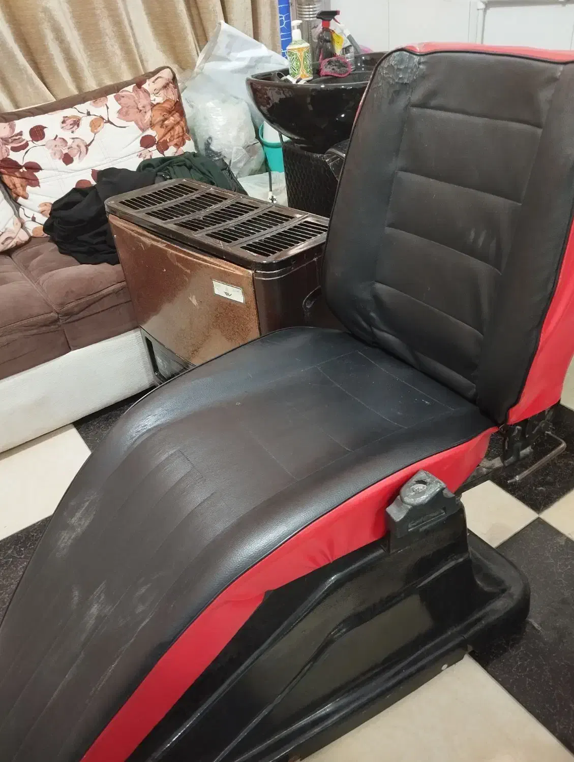 صندلی استاد کار  ارایشگاه|آرایشگاه و سالن‌های زیبایی|خمین, |دیوار