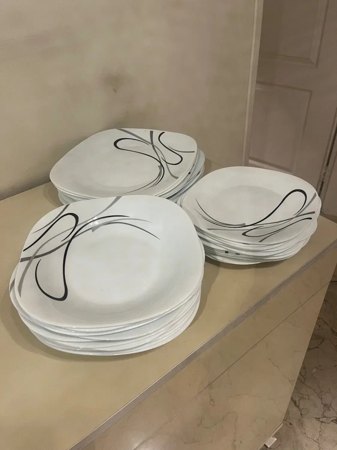 بشقاب غذا خوری و بانکه اسپانیایی بدون لب پریدگی|ظروف سرو و پذیرایی|تهران, صادقیه|دیوار