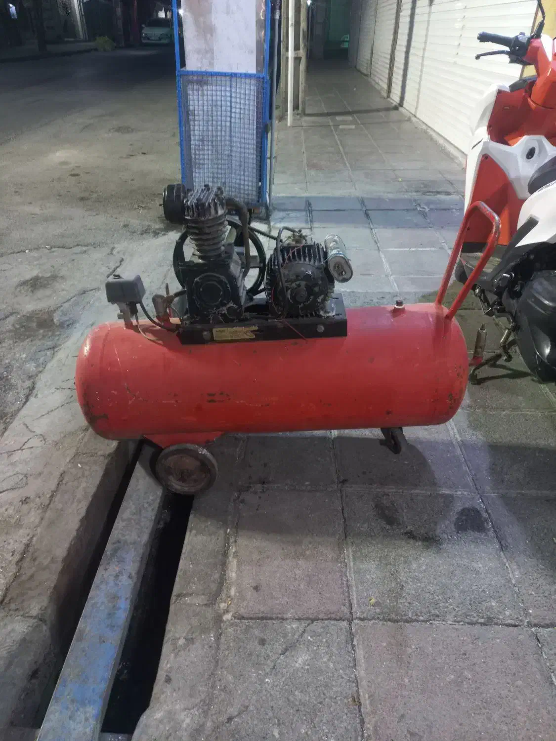 پمپ باد ۱۰۰لیتری ایتالیایی|ماشینآلات صنعتی|قرچک, مهدیه|دیوار