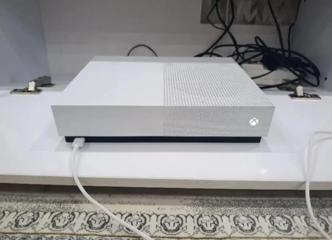 xbox one s 1Tb|کنسول، بازی ویدئویی و آنلاین|قروه, |دیوار