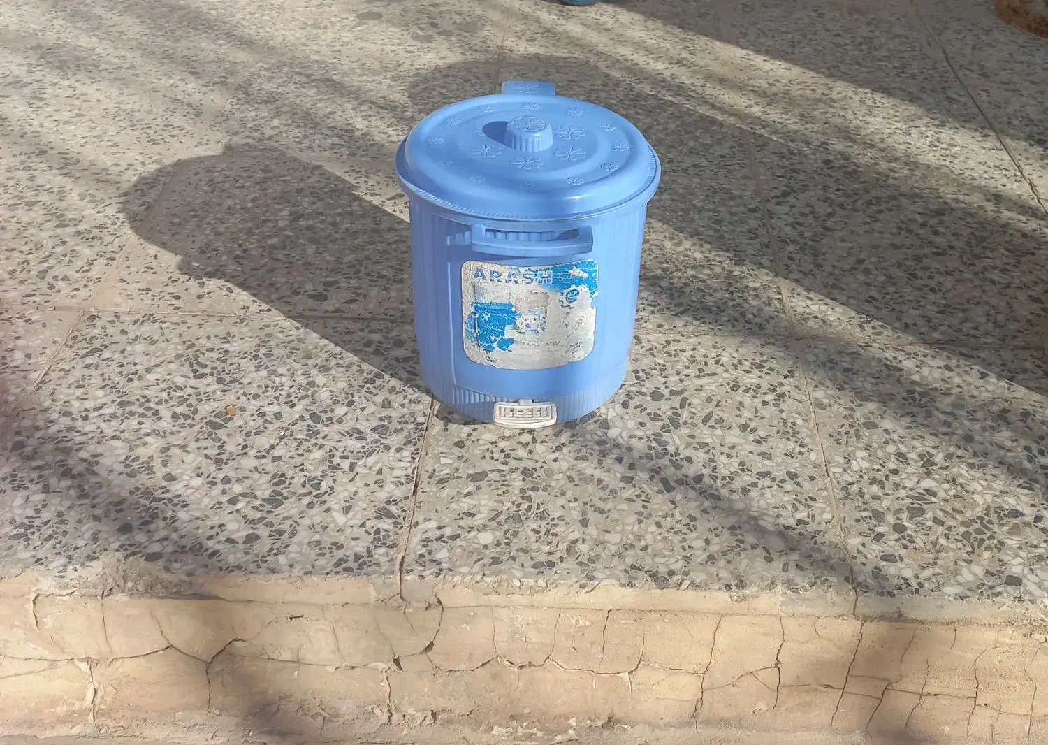 سطل ها پدالی وبادبزنی|لوازم سرویس بهداشتی|نجفآباد, قلعه سفید|دیوار