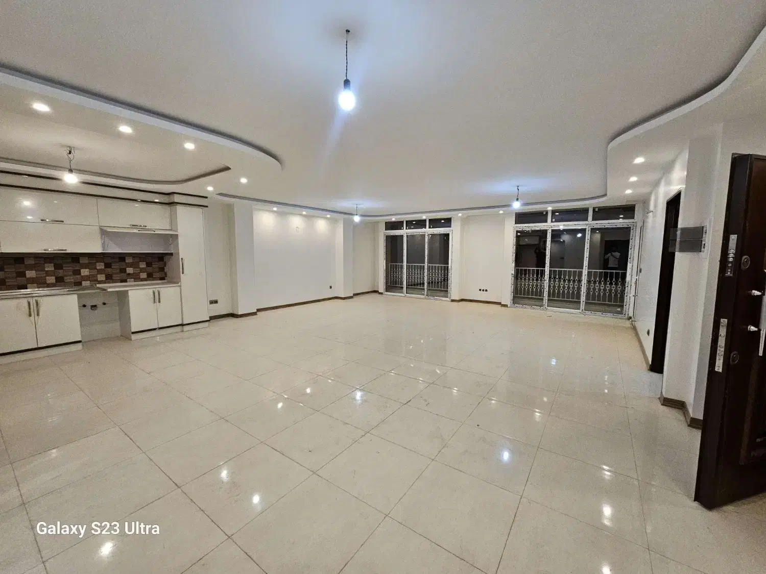 فروش آپارتمان ۱۶۰ متری خ برازنده کلیدنخورده|فروش آپارتمان|اصفهان, الهیه|دیوار