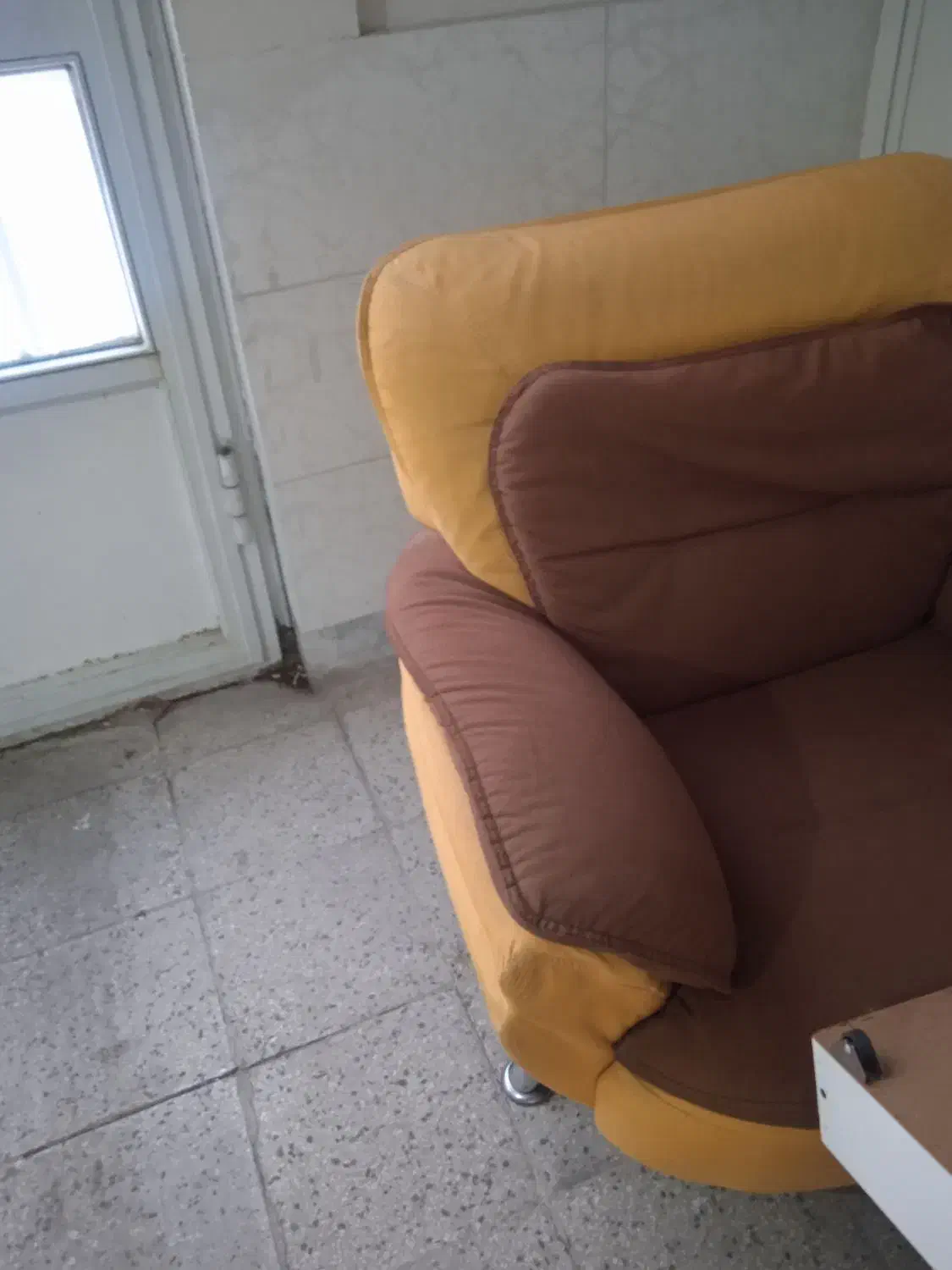 راحتی تک نفره بزرگ|مبلمان خانگی و میز عسلی|قزوین, |دیوار