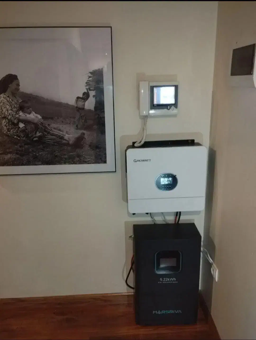 فروش تجهیزات تولید برق از خورشید برق اضطراری|مصالح و تجهیزات ساختمان|قم, فرهنگیان و شهربانی|دیوار