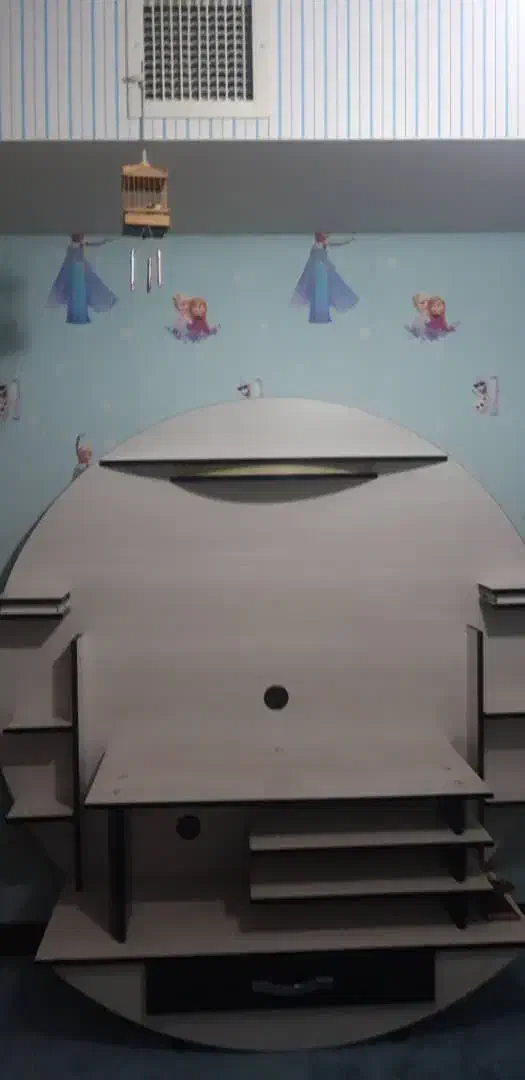 میز تلویزیون|میز تلویزیون|تهران, آبشار تهران (دریاچه)|دیوار