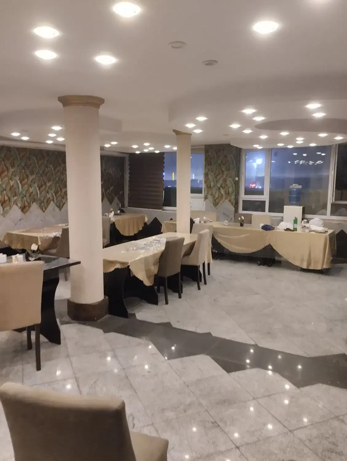 ۳۲۰مترتجاری/مناسب سفره خانه و رستوران/بر اصلی|اجارهٔ مغازه و غرفه|تهران, شمسآباد|دیوار