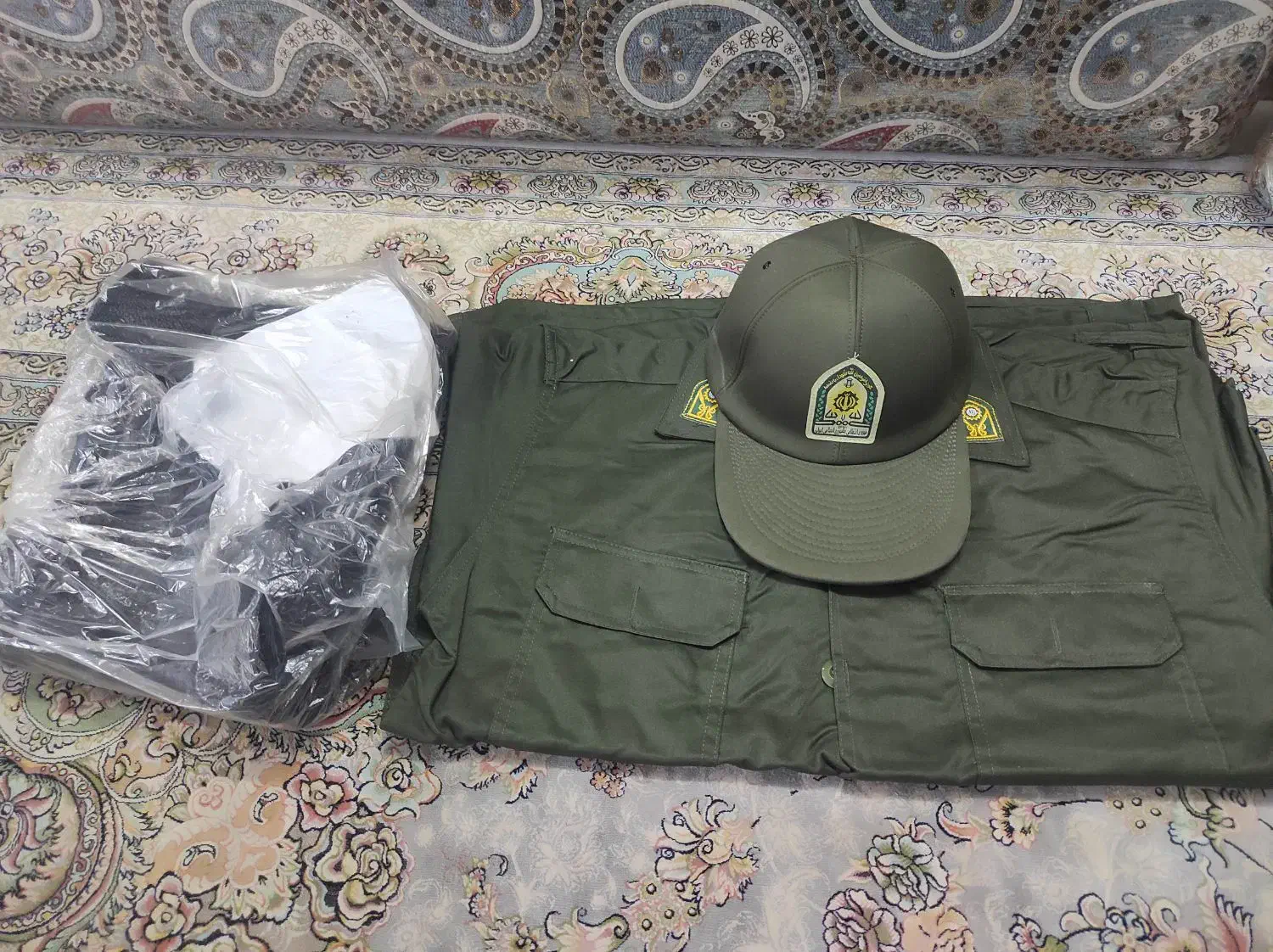 سربازی نیرو انتظامی و پوتین|لباس|اهواز, کوی باهنر|دیوار