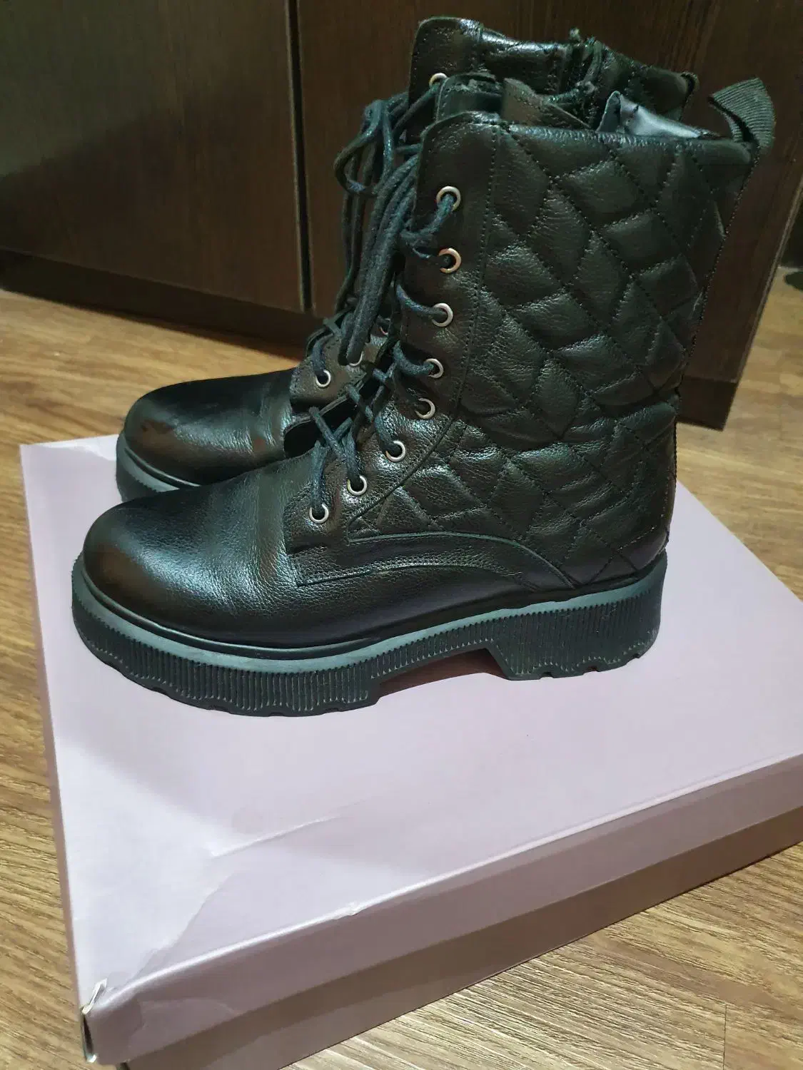 بوت طرح چستر|کیف، کفش، کمربند|ساری, |دیوار