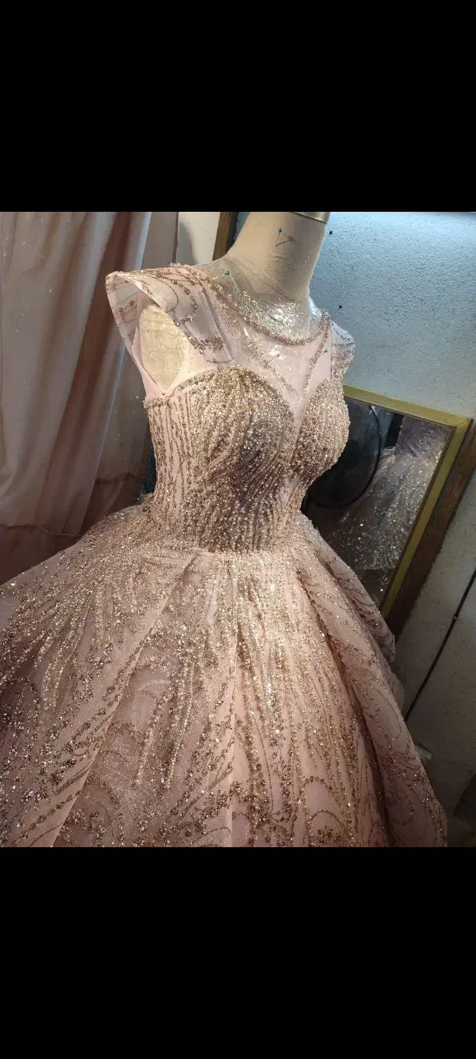 لباس نامزدی|لباس|رودهن, |دیوار