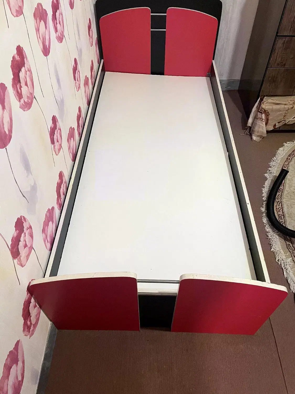 تختخواب تک نفره|تخت و سرویس خواب|لنگرود, |دیوار