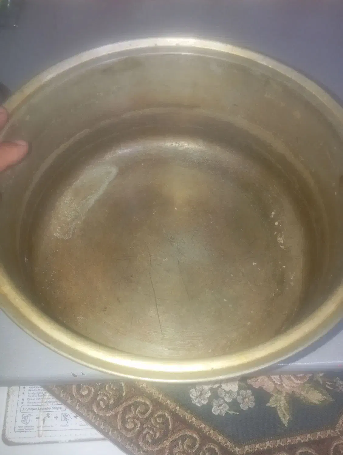 قابلمه مسی|ظروف پخت‌وپز|قم, چهار امامزاده|دیوار