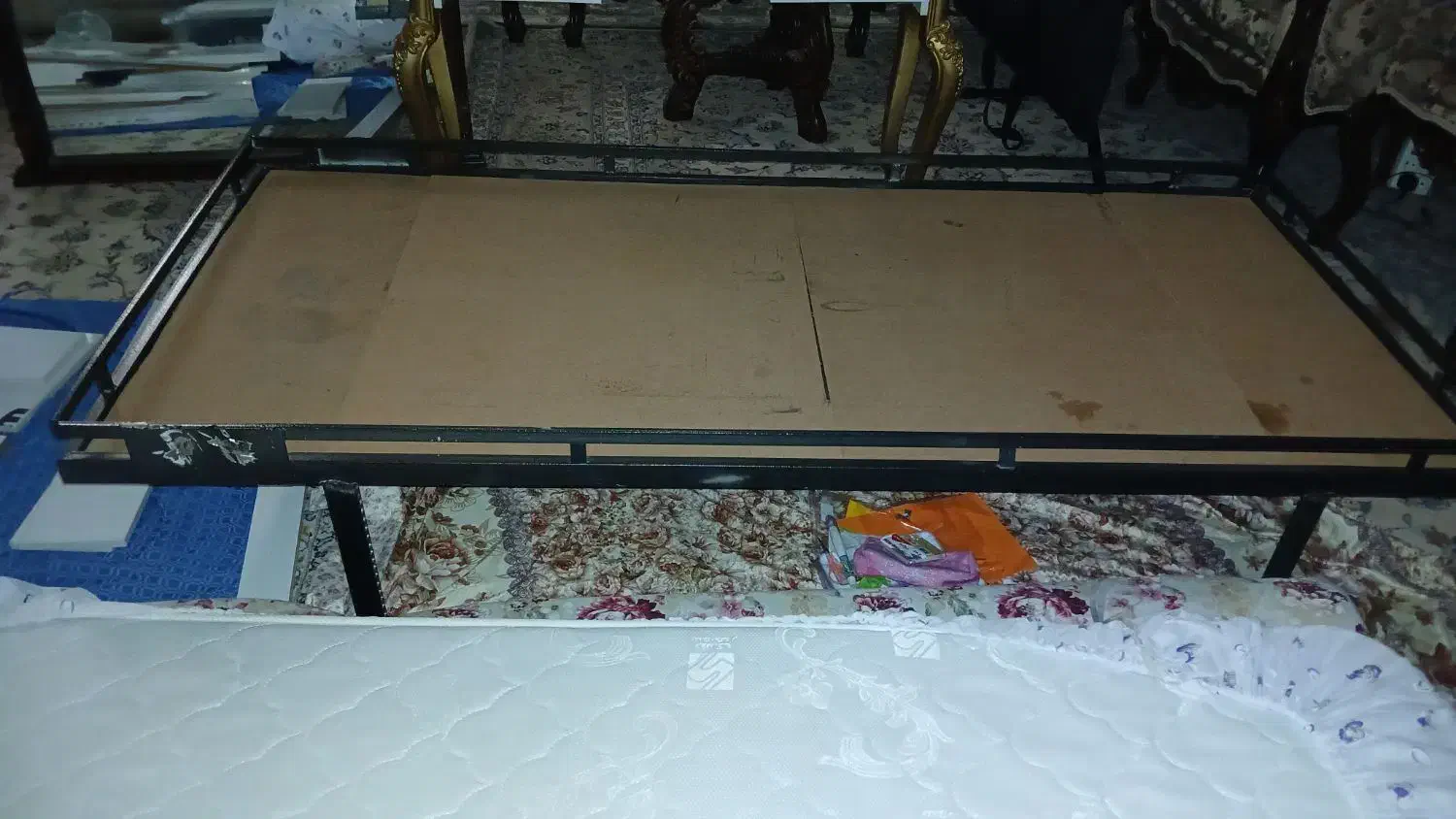 تخت|تخت و سرویس خواب|قم, زنبیل آباد|دیوار