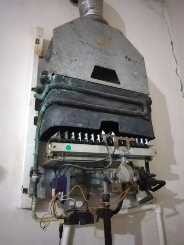 تعمیرات تخصصی آبگرمکن های دیواری بخاری های گازی|خدمات پیشه و مهارت|ساوه, |دیوار