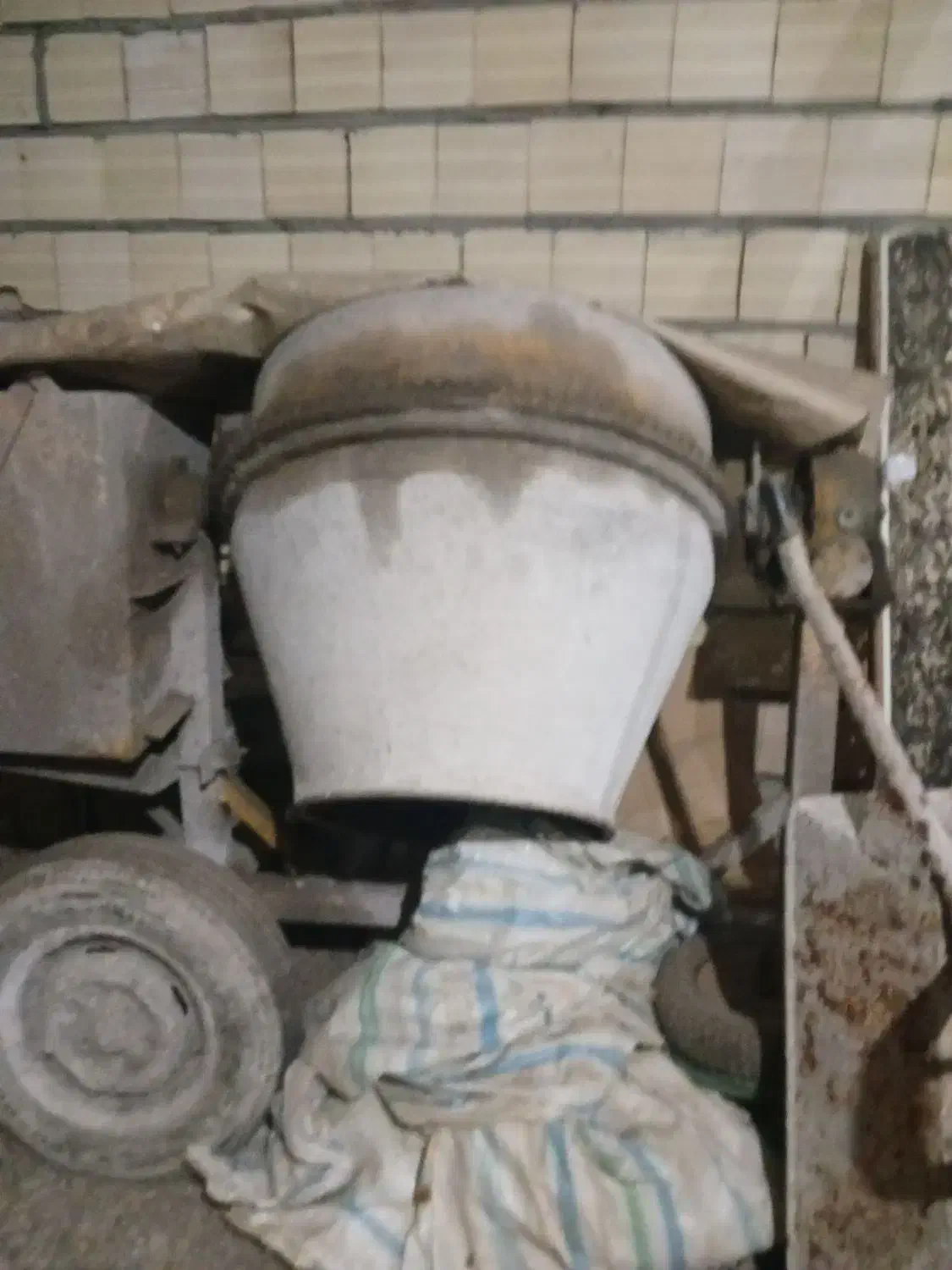 اجاره دستگاه بتن گیر تخته زیر پایه وبشکه وبالابر|مصالح و تجهیزات ساختمان|رشت, حومه رشت|دیوار