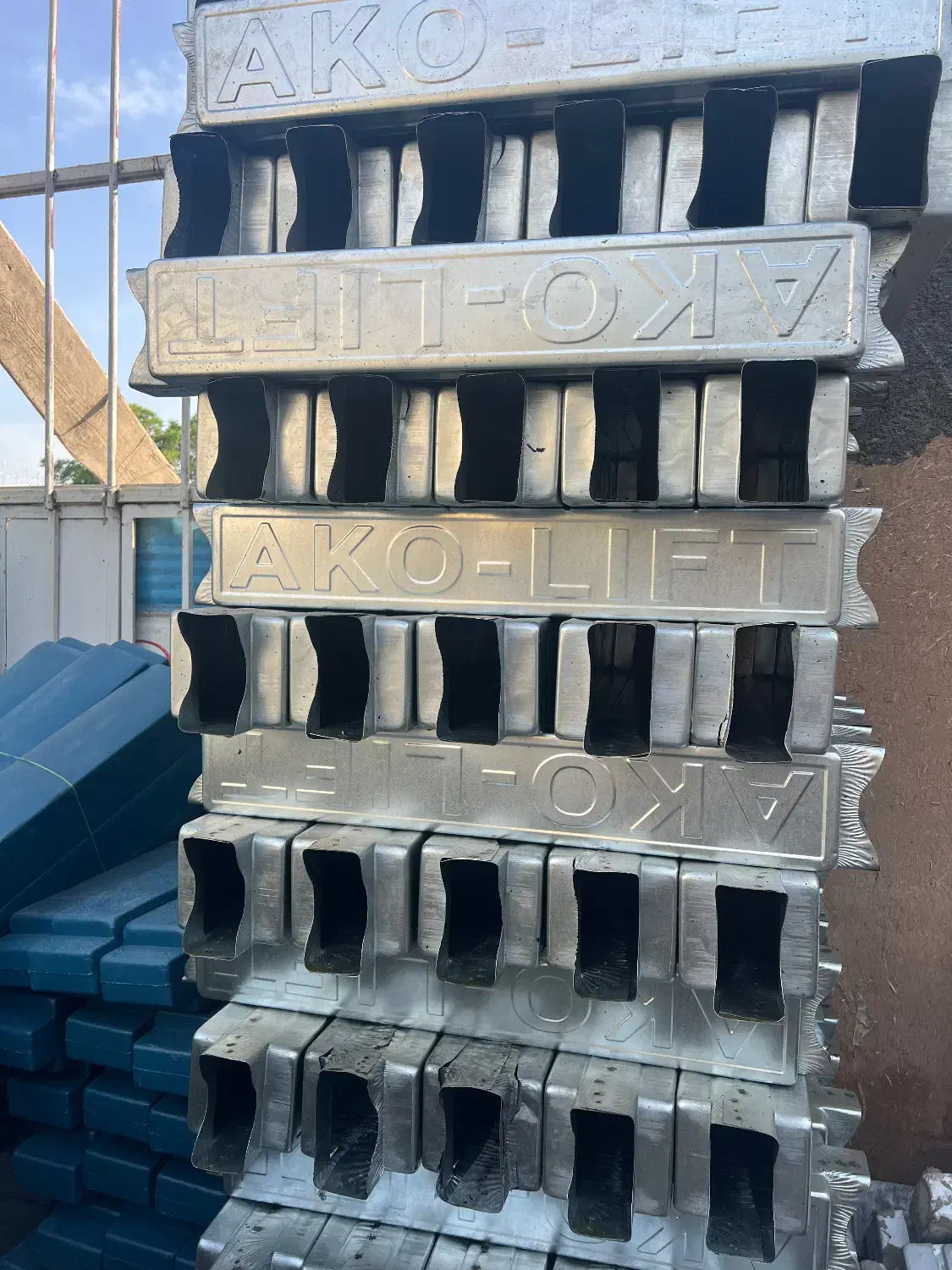 نیروی کار ساده آقا (روز مزد) -کار دائمی|استخدام صنعتی، فنی، مهندسی|مشهد, توس (بلوار توس)|دیوار