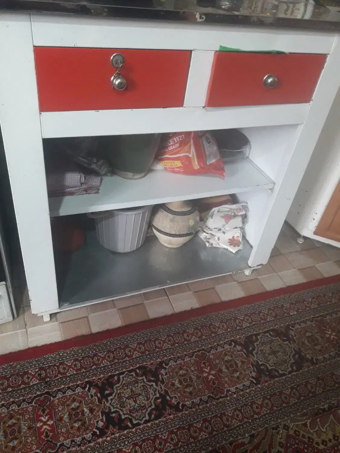 میز|کافی‌شاپ و رستوران|بروجن, |دیوار