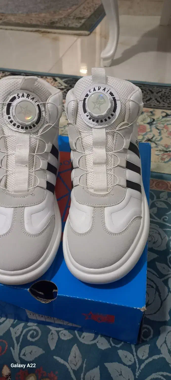 کفش آدیداس|کیف، کفش، کمربند|فومن, |دیوار