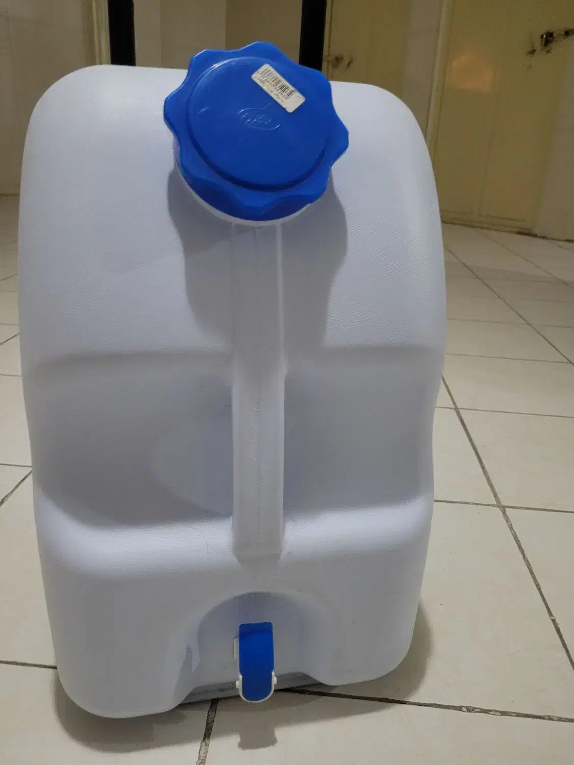 مخزن یا گالن آب مسافرتی|ظروف نگهدارنده، پلاستیکی، یک‌بارمصرف|اصفهان, سپاهان‌شهر|دیوار