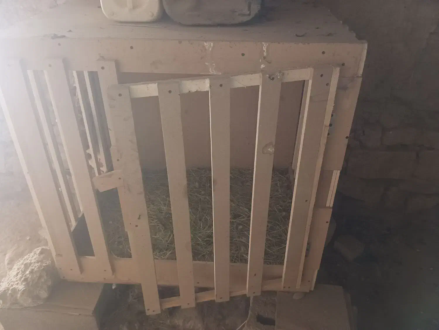 قفس چوبی|حیوانات مزرعه|قروه, |دیوار