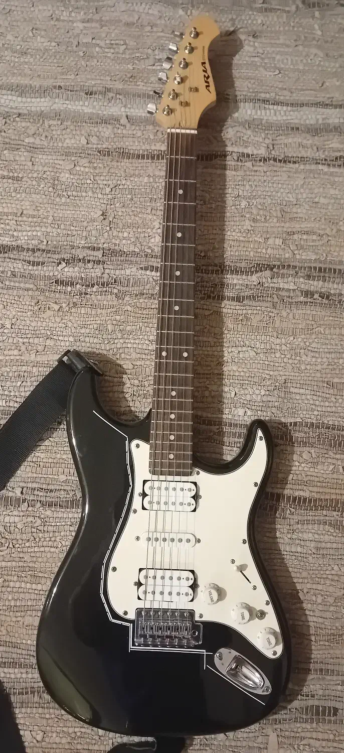 گیتار الکتریک آریا STG معاوضه با بیس|گیتار، بیس، امپلیفایر|پردیس, فاز ۲|دیوار