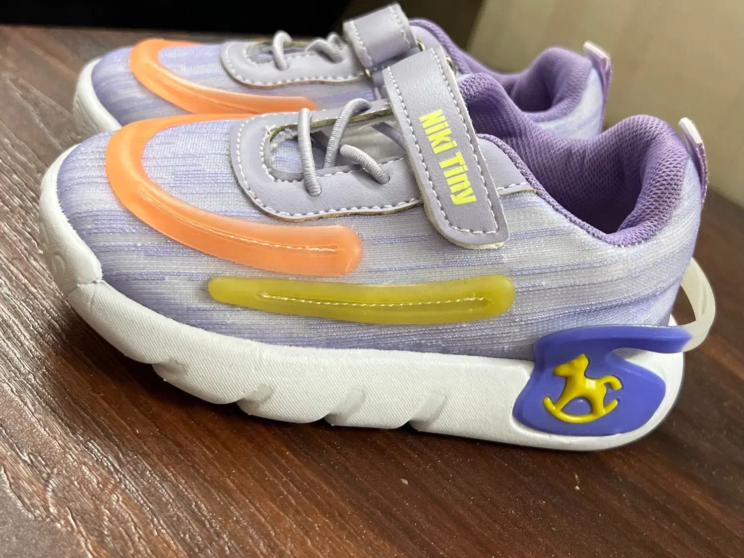 کتونی بچگانه کاملا نو|کفش و لباس بچه|ری, دیلمان|دیوار