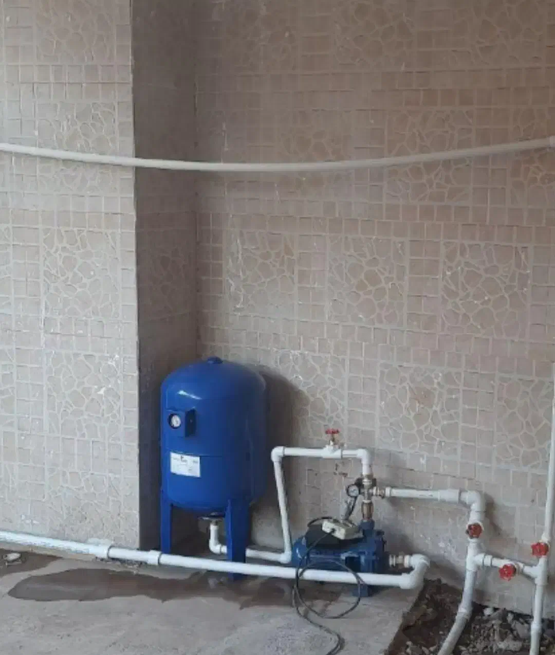 نصب پمپ ومنبع. لوله کشی اب وفاضلاب|خدمات پیشه و مهارت|کرمان, |دیوار