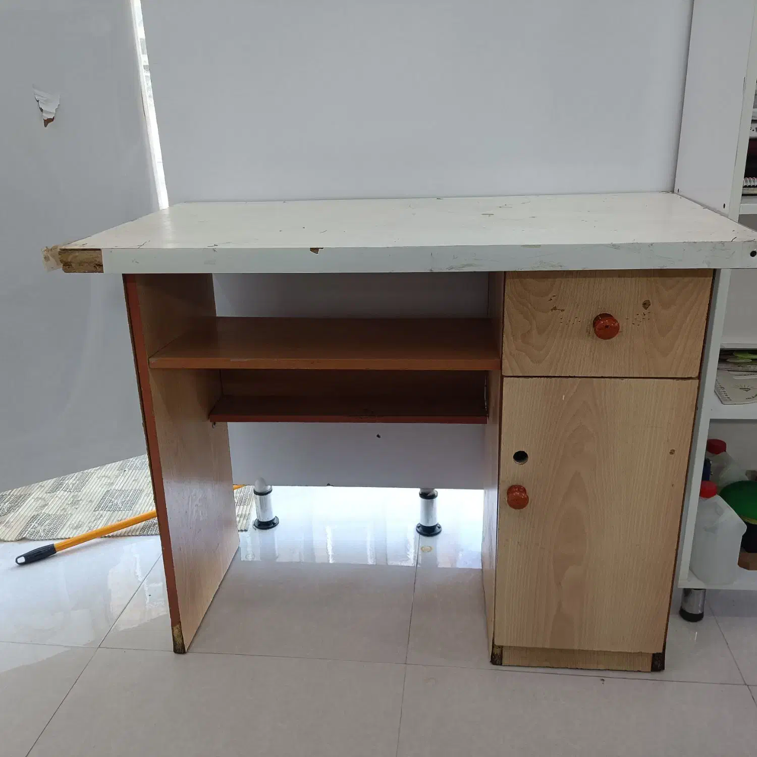 میز|میز تحریر و کامپیوتر|نیشابور, گنبد سبز|دیوار