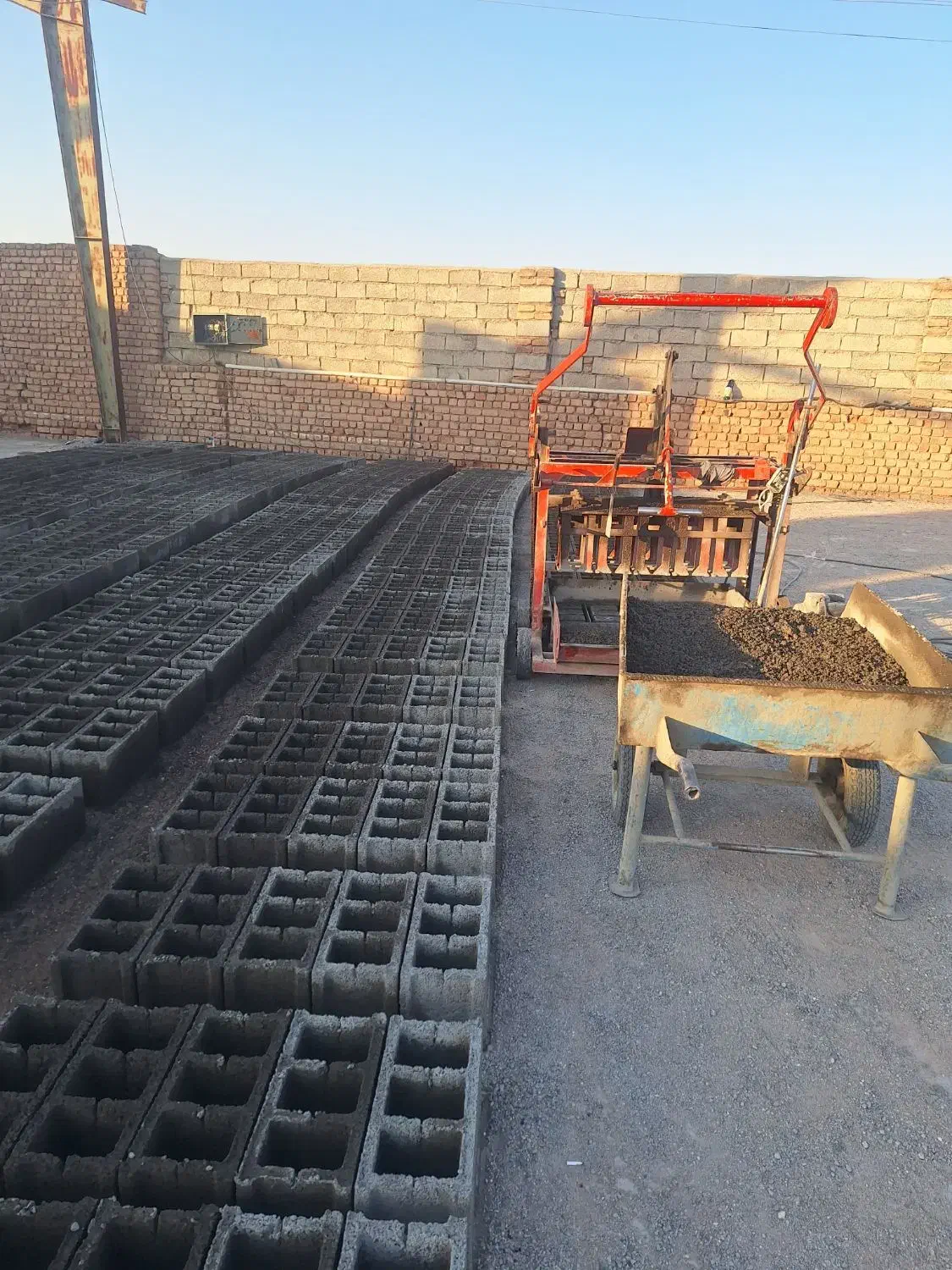 بلوک به تعداد بالا به بفروش میرسد|مصالح و تجهیزات ساختمان|زرندیه, |دیوار