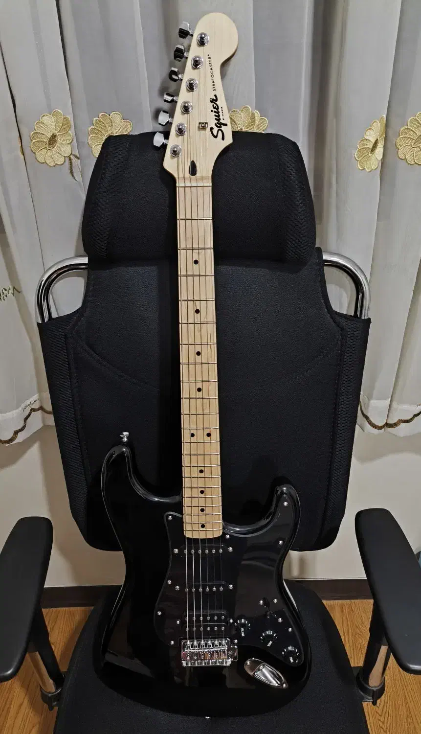 گیتار الکتریک squier Sonic Stratocaster|گیتار، بیس، امپلیفایر|شهرکرد, |دیوار