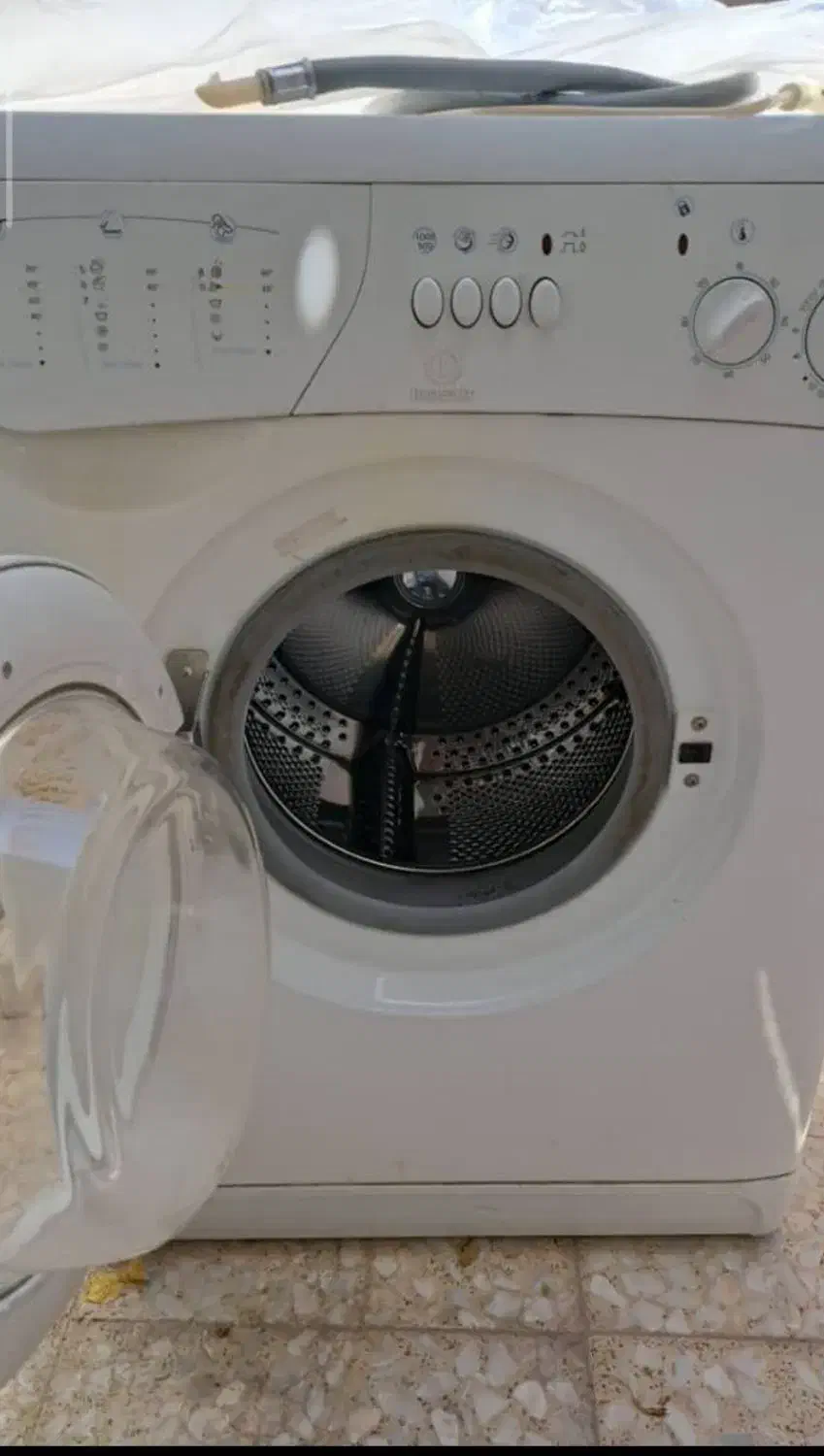 لباسشویی ایندزیت|ماشین لباسشویی و خشککن لباس|فولادشهر, B4|دیوار