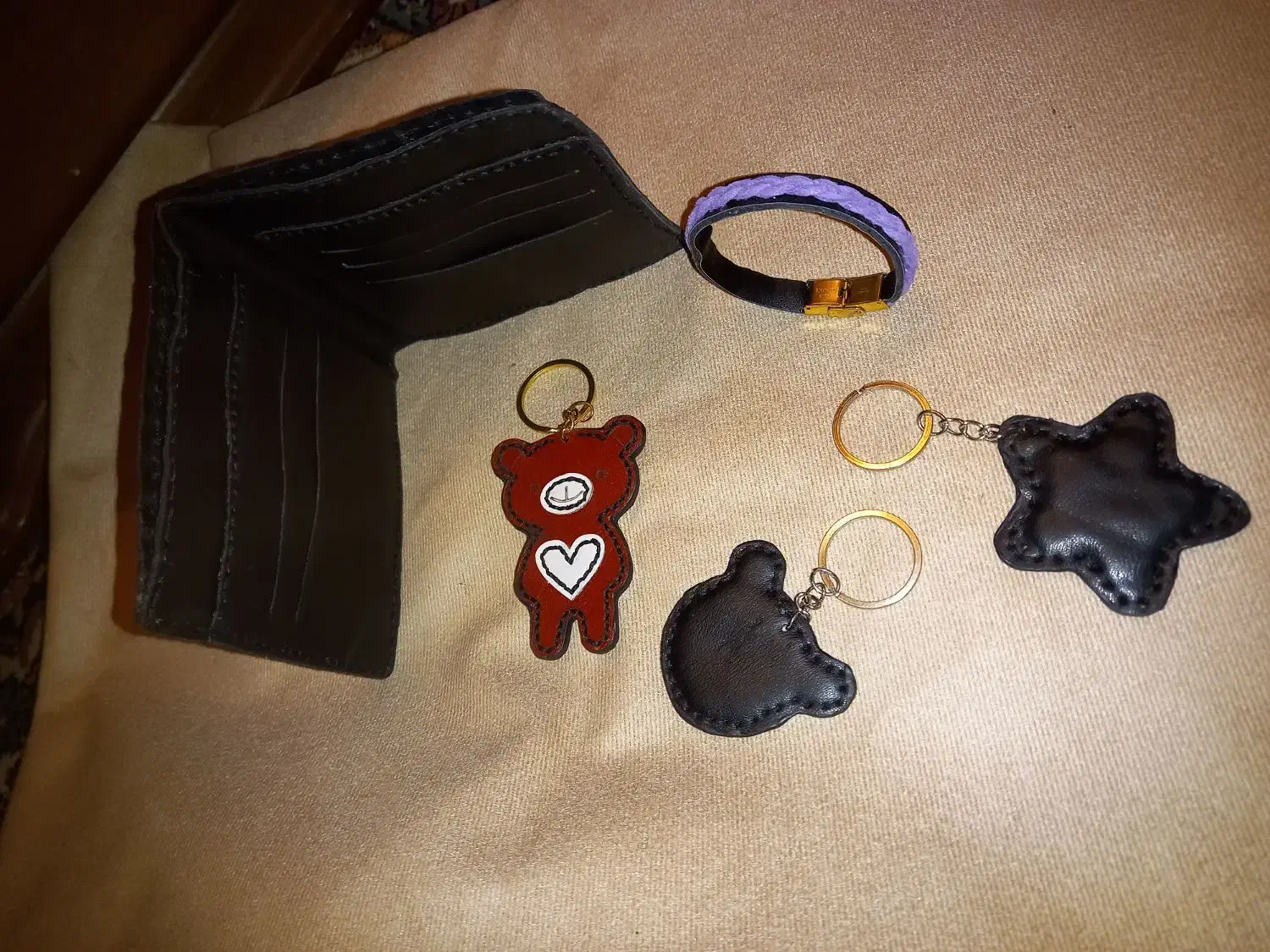 چرم|کیف، کفش، کمربند|آبسرد, |دیوار