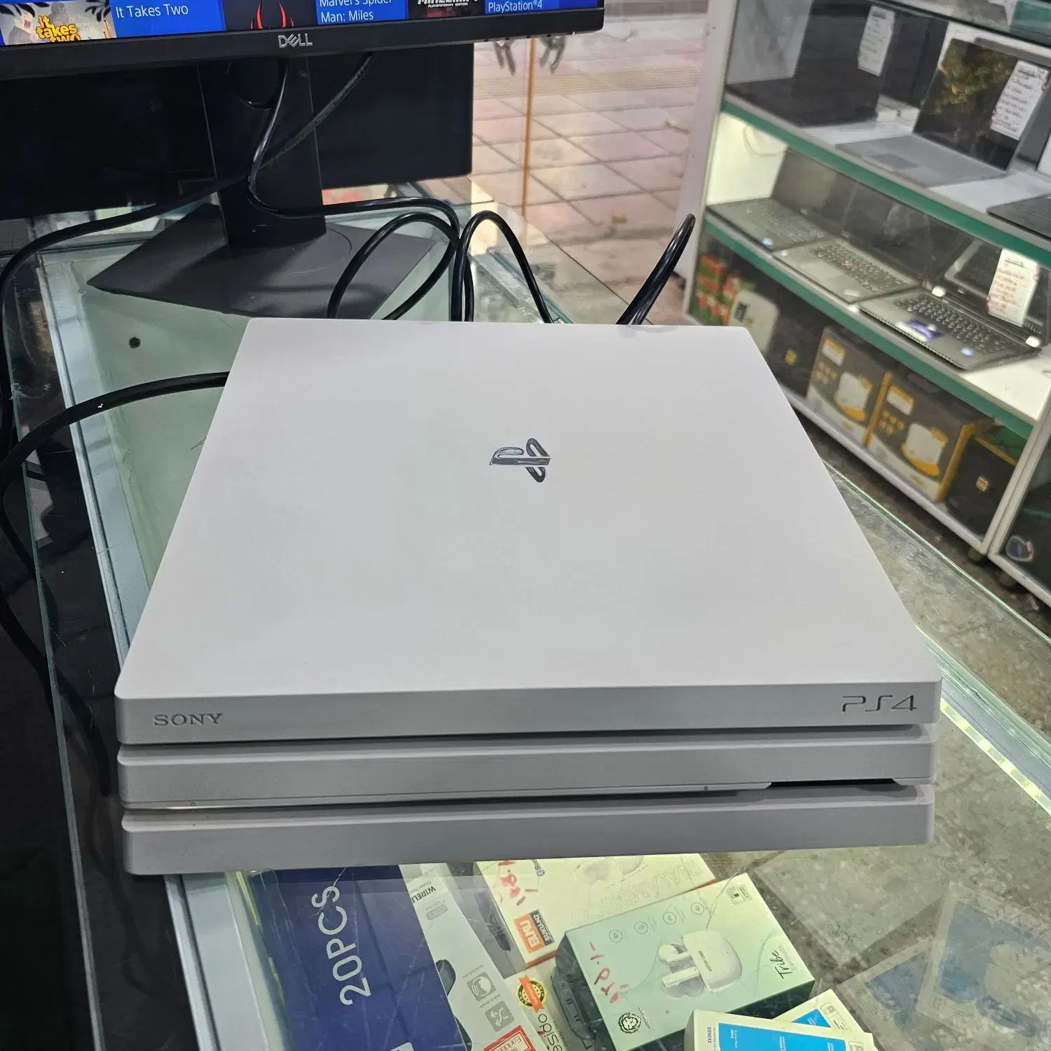 کنسول PS4 PRO کپی خور تک دسته با ۲۰ بازی در حد نو|کنسول، بازی ویدئویی و آنلاین|یاسوج, |دیوار