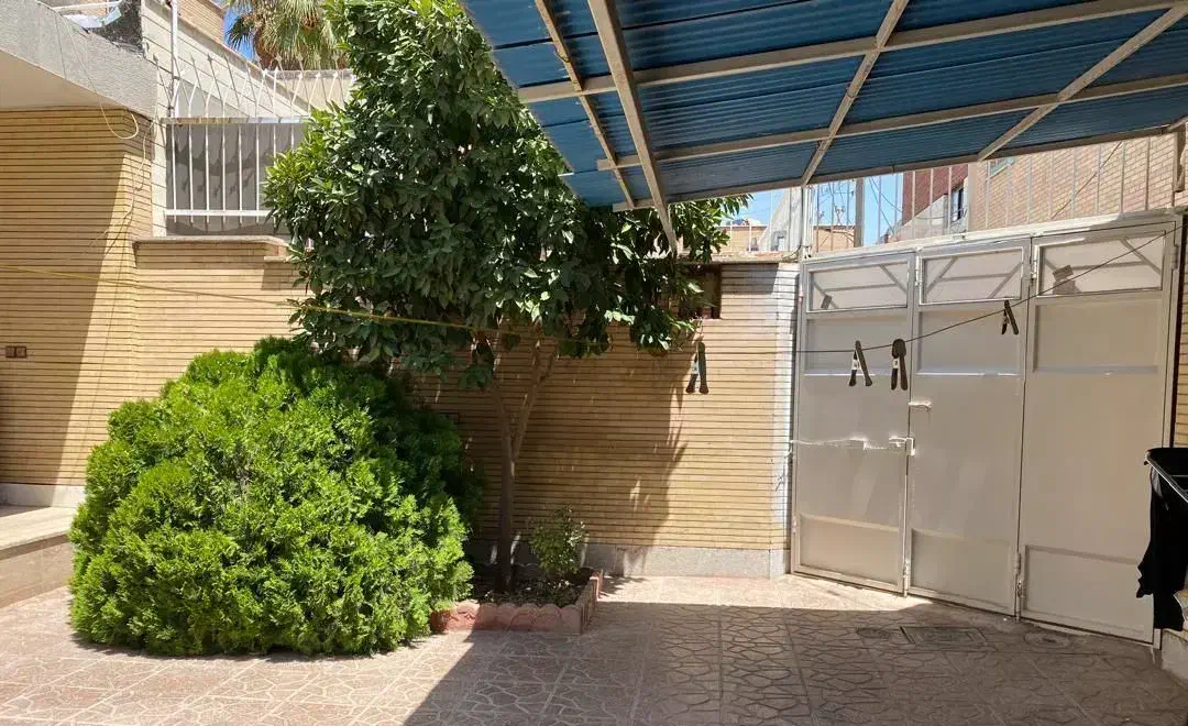 منزل ویلایی/قابل‌ سکونت/بازسازی شده/شهرک بهشتی|فروش خانه و ویلا|شیراز, شهرک بهشتی|دیوار