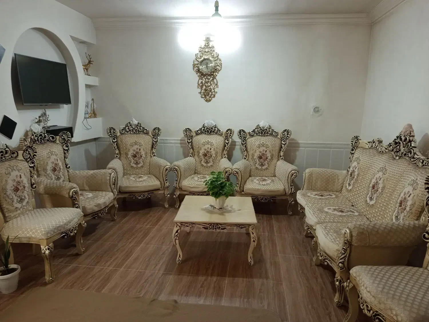 مبل سلطنتی ۹نفره|مبلمان خانگی و میز عسلی|شهریار, شهریار|دیوار