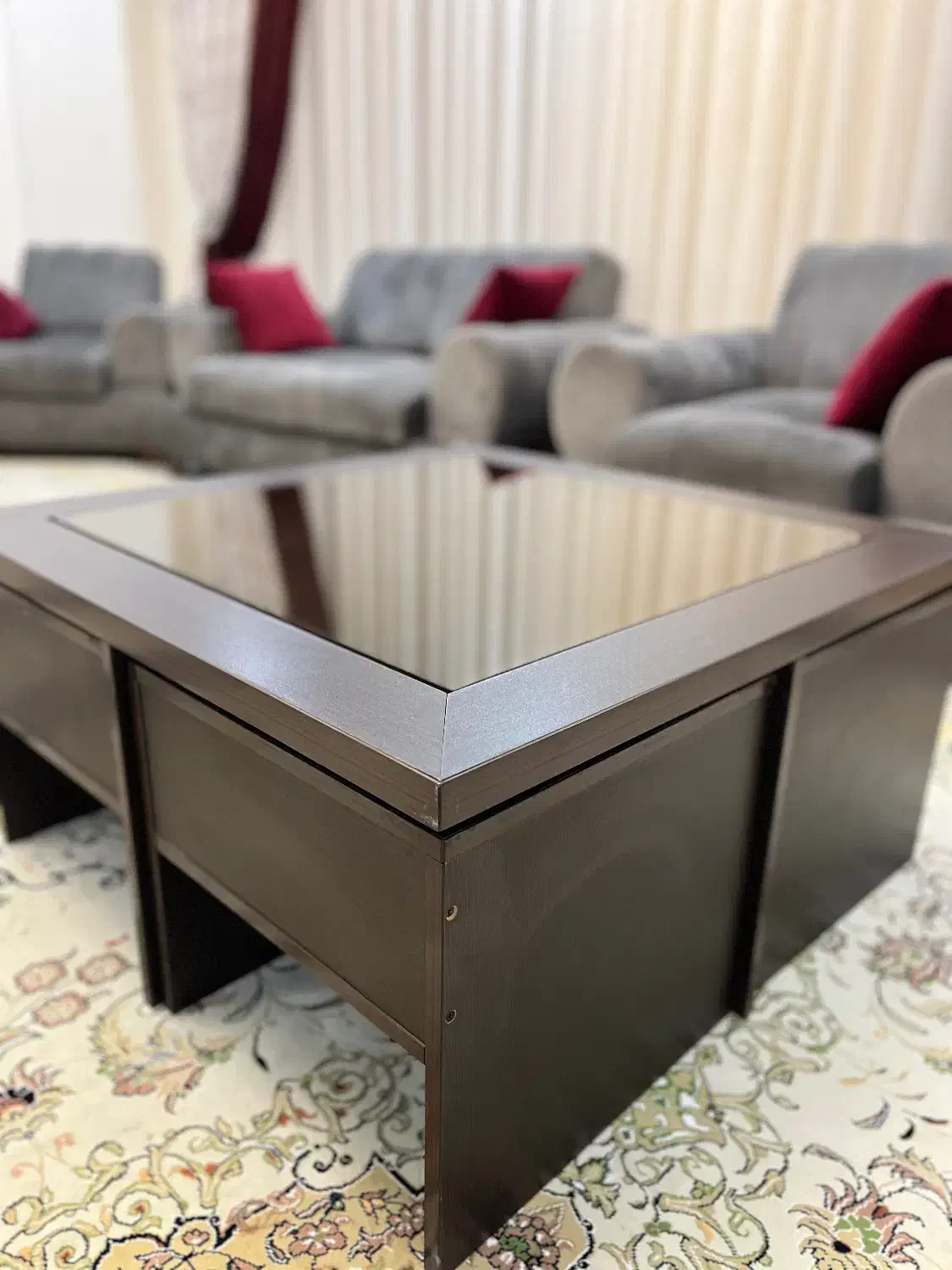 میز وسط (پذیرایی ) چوبی به همراه ۴ عدد میز عسلی|مبلمان خانگی و میز عسلی|بابل, |دیوار