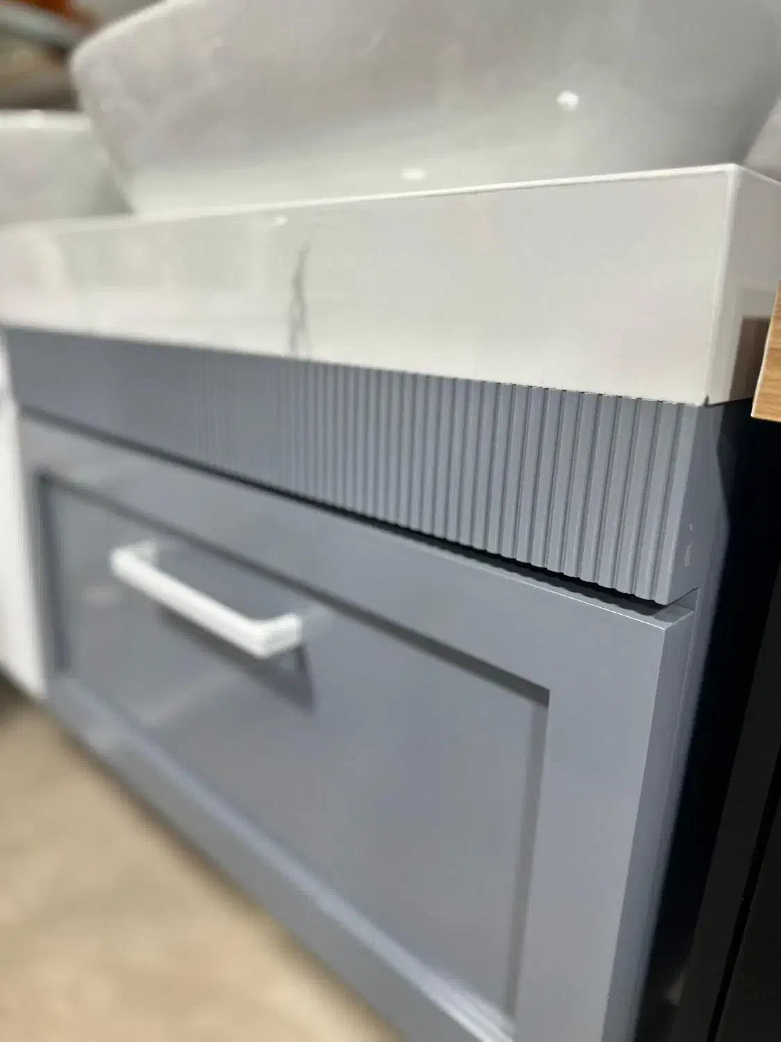 روشویی کابینتی شلف سرامیکی طوسی آینه لمسی|لوازم سرویس بهداشتی|قزوین, |دیوار