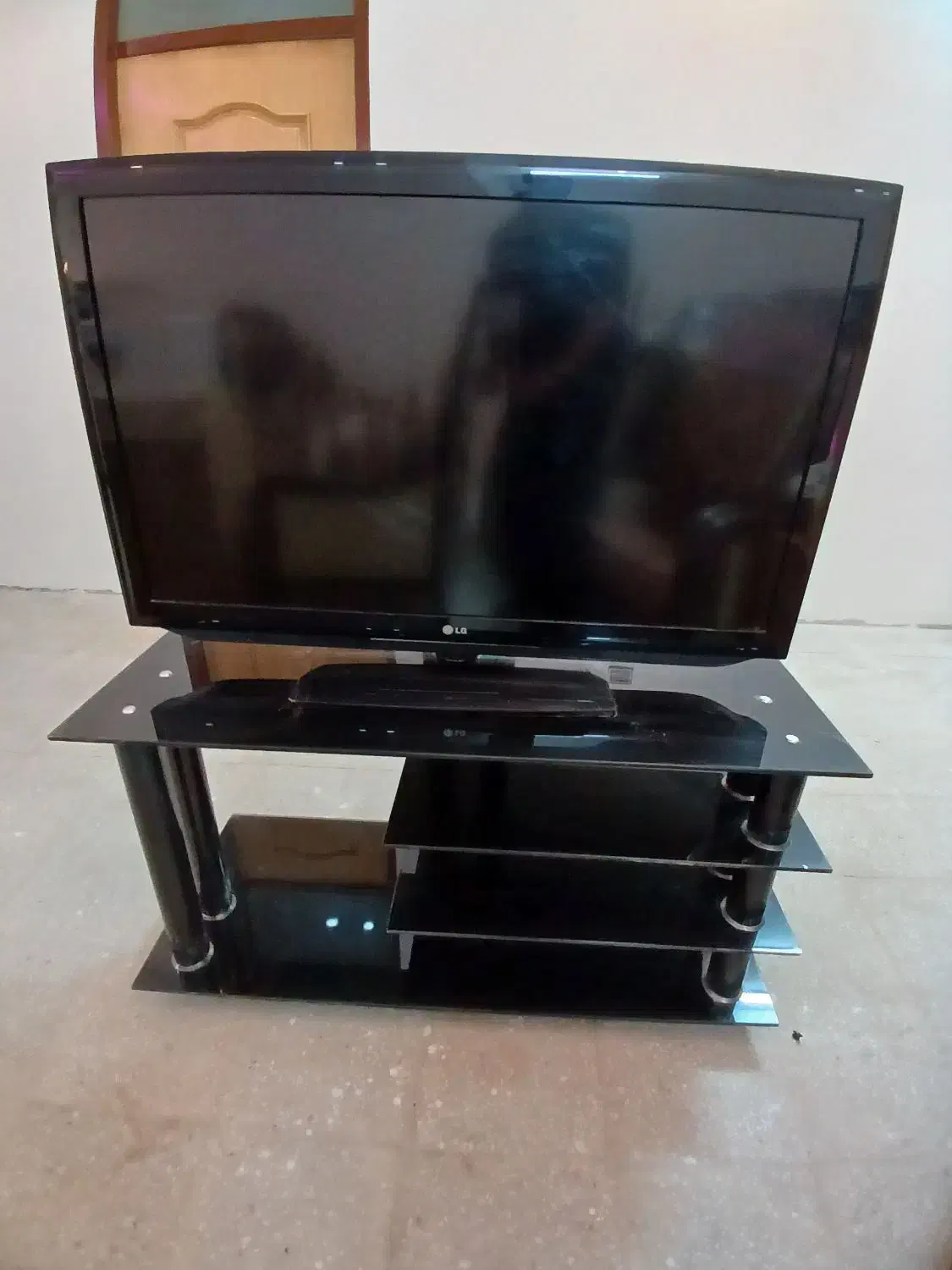 تلویزیون L.G..خانگی ۴۳اینچ کاملا تمیز و سالم|تلویزیون و پروژکتور|اصفهان, سلطانآباد|دیوار