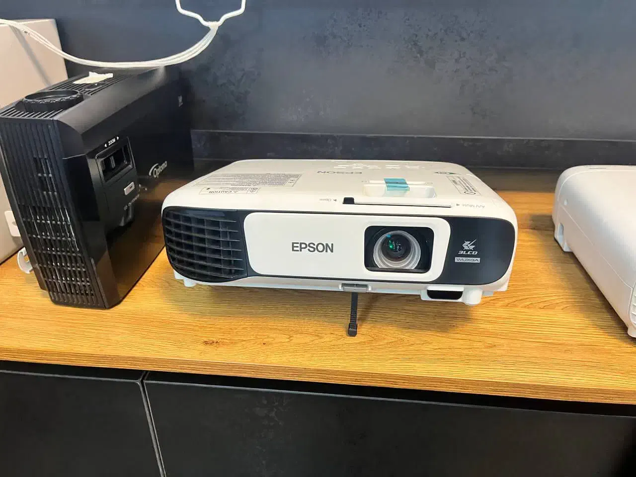 فروش ویدیو پروژکتور مخصوص منازل ومدارس|تلویزیون و پروژکتور|اردبیل, |دیوار