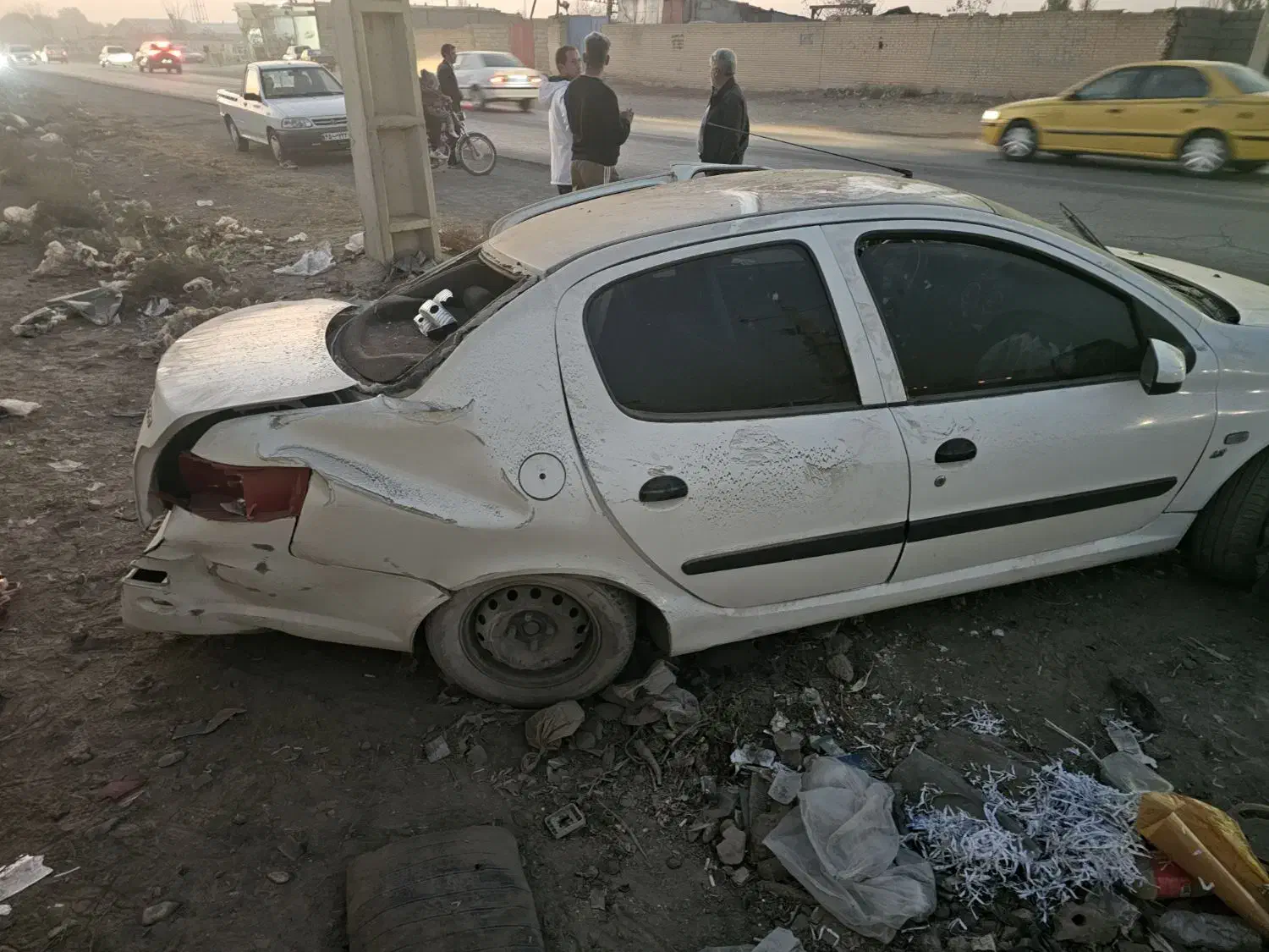 رانا مدل ۹۵ از عقب تصادف دارد|خودرو سواری و وانت|هشتگرد, شهرک اداری|دیوار